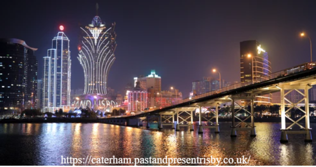 Pesona Nam Van Lake Cybernetic Fountain: Harmoni