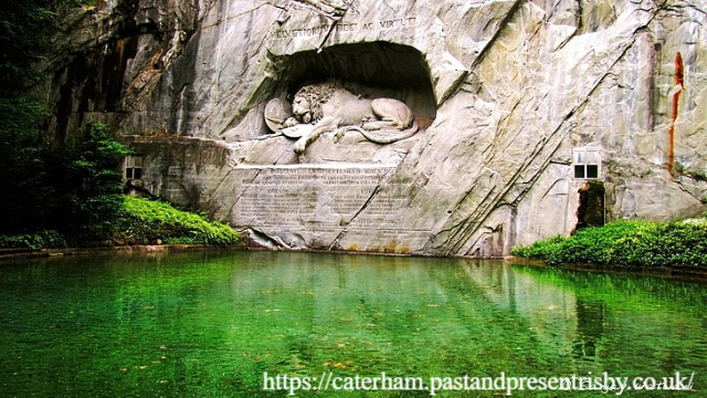 Pesona dan Kepedihan Lion Monument: Ikon Kota Lucerne