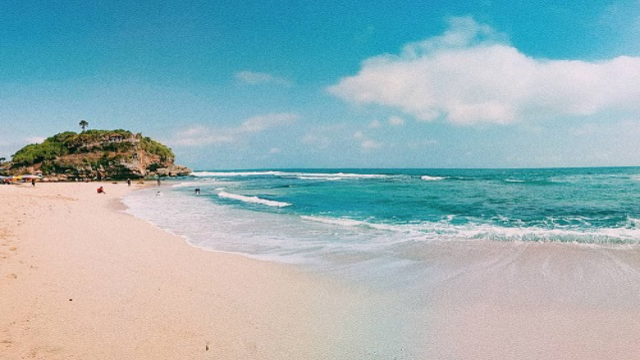 Menyelami Keindahan Alam Pantai Drini yang Menawan
